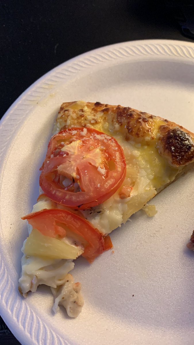 JMariiiZ's tweet photo. Pizza place said they ran out of pepperoni and sausage… OML Count yall days 😤 https://t.co/aXgBlO22t6