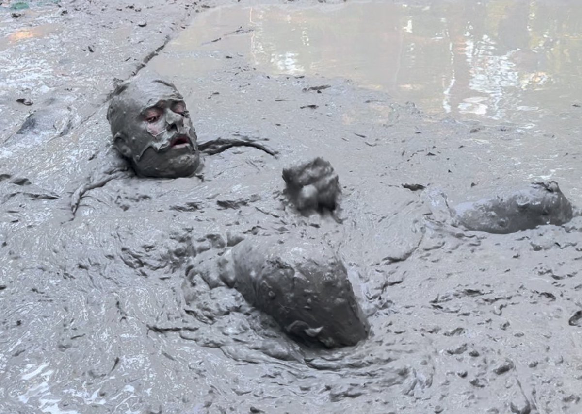 baby’s first mud 😇😇