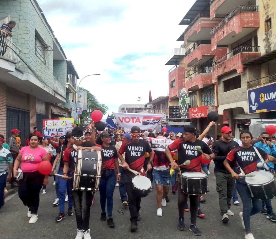 ¿Y los TUPAMAROS dónde están?
¡Apoyando a Nicolás!🚩🏴

Nuestra Militancia del Mpio. <a href="/mrtpapelon1/">Mrtpapelon</a> Edo. <a href="/portuguesamrt2/">@PORTUGUESAMRT2</a> con mucha alegría dijo presente en la gran concentración apoyando al candidato de la Revolución <a href="/NicolasMaduro/">Nicolás Maduro</a> vamos rumbo a la victoria perfecta del #28Jul.