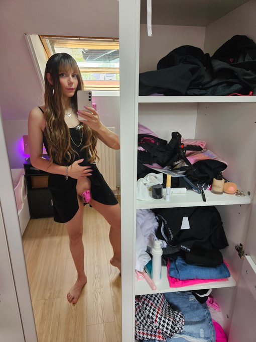 Goodmorning 💖 This is a more recent picture of mine from a couple days ago ☺️ Good news!! 🎉 I bought