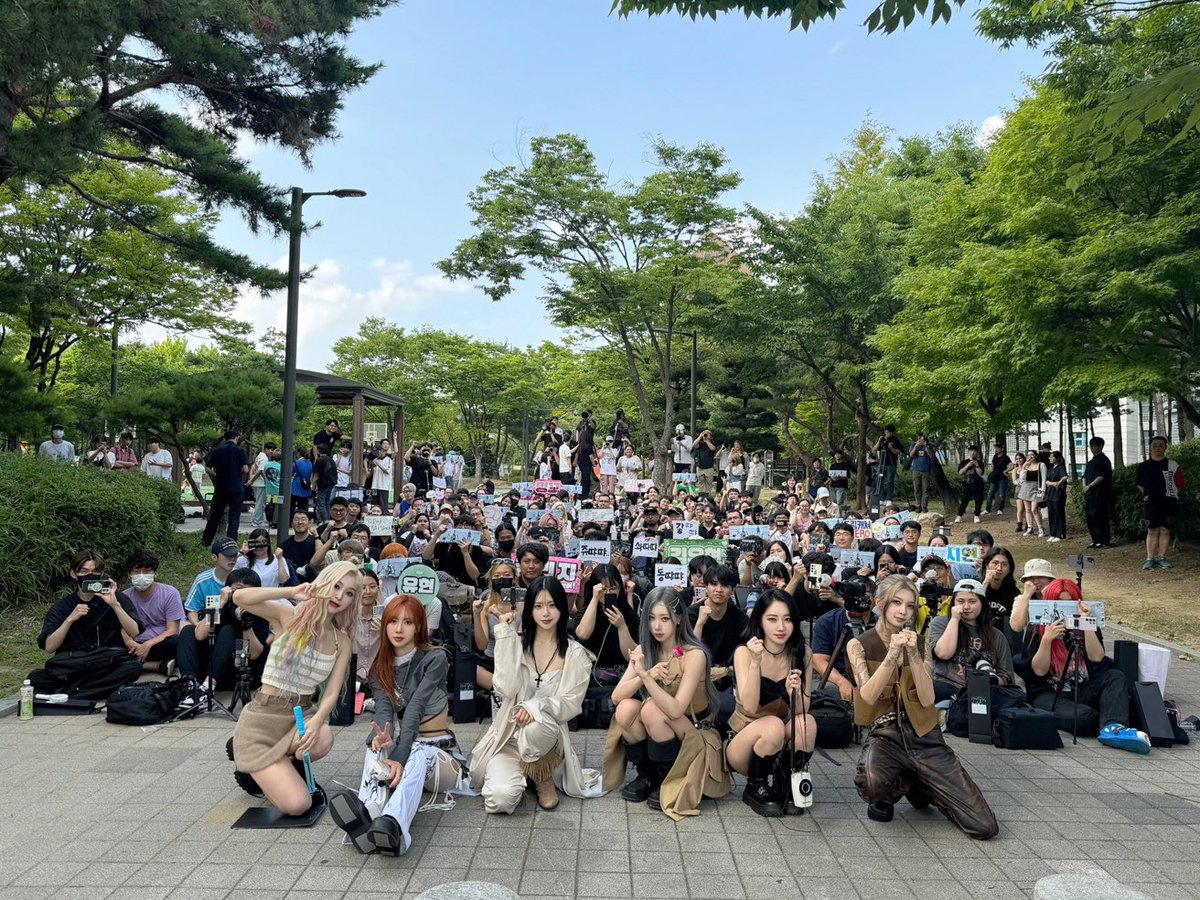hf_dreamcatcher's tweet photo. [#드림캐쳐] 우리 오늘 어디가요? 인기가요~ 핳ㅎ 인기가요도 퐈ㅏㅏㅏㅏ---- 로 흔들어 놨는데 느끼셨나요? 남은 활동도 힘내보쟈!😆

#Dreamcatcher #인기가요 https://t.co/YdiuXjILaQ