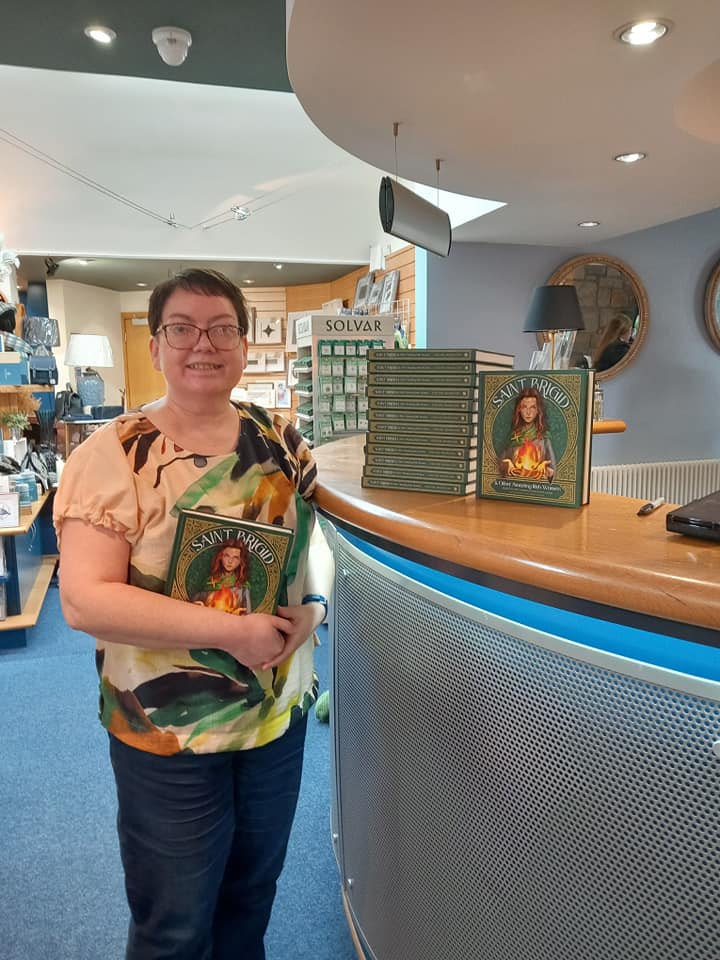 lorraineelizab6's tweet image. FREE BOOK GIVEAWAY!  

To celebrate midsummer, the appearance of a wee bit of sun &amp;amp; just to be nice, I'm giving away 1 signed copy of Saint Brigid &amp;amp; Other Amazing Irish Women!  

1/ Like 
2/ Retweet or Quote tweet  
3/ Follow

Postage: worldwide 
Deadline: 1 Aug 2024 🥳😎🌻🎉📗🌞