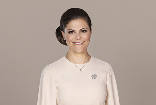 SpeakSwedish's tweet image. Idag är det Kronprinsessan Victorias födelsedag &amp;amp; Victoriadagen! Grattis på 47-årsdagen Victoria! 👸🏻🇸🇪
Today is Crown Princess Victoria&apos;s birthday &amp;amp; the Victoria Day! Happy 47th Victoria! 👸🏻🇸🇪

#kronprinsessan #victoria #kungahuset #victoriadagen