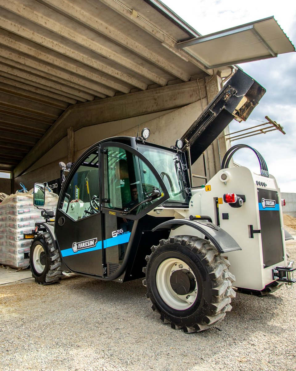 6.26 #FullElectric: the compact, powerful solution to tackle any challenge on your farm with ease. Thanks to its compact dimensions and powerful battery up to 43 kWh, it ensures you can work all day without needing a recharge. ⚡

#telehandler #sustainableagriculture