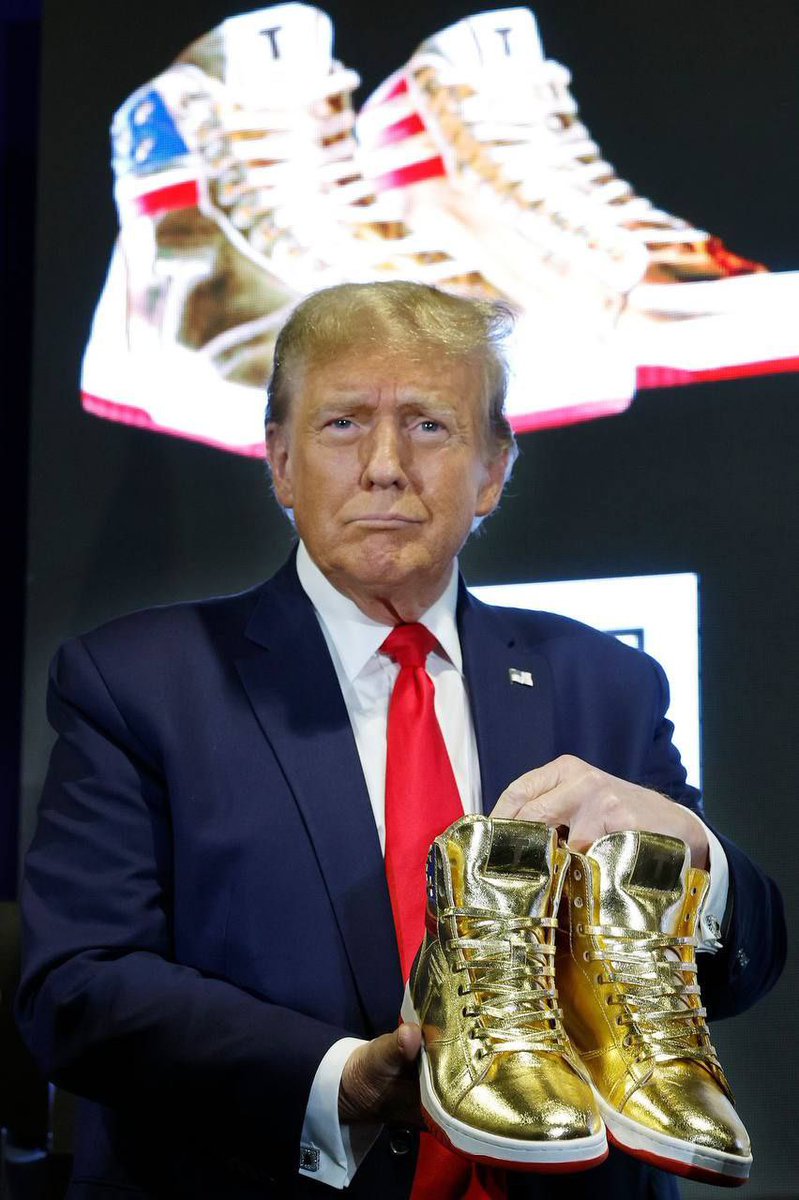 tiredwtf's tweet photo. @cryptomanran The $shoes stay on too bro, Donald only said he needed his shoes after being shot, those $shoes must mean a lot to him 

https://t.co/Ppjew4rGkD https://t.co/7IpCLFojvi