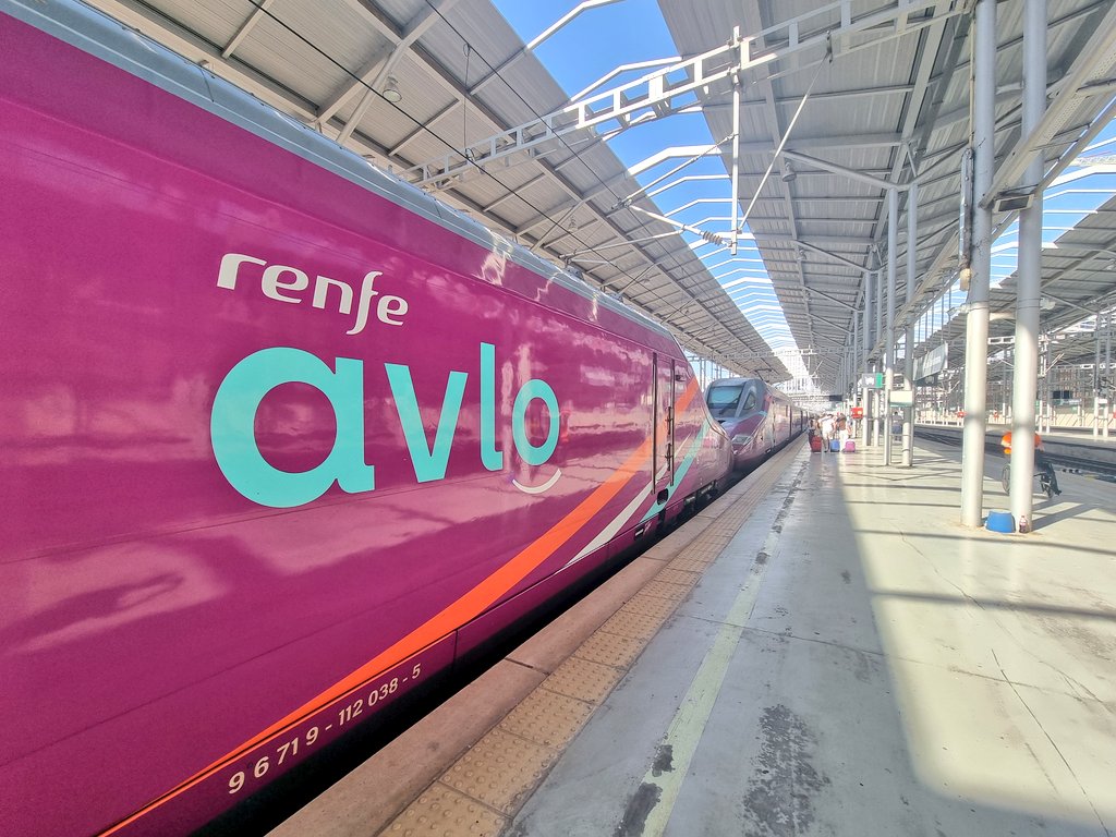 nonstopeurotrip's tweet photo. After 4 chill days in #Málaga ⛱️ I'm heading back to #Madrid 🇪🇸 on this @Avlorenfe low cost, 300km/h service & at €19 for 3 hours, I really can't complain! 🫡 These @TalgoGroup #S112 sets are great, if you avoid the ex-@_DiningCar & it's high windows 🙃 #Spain #NonstopEurotrip https://t.co/ungxmvjFKY