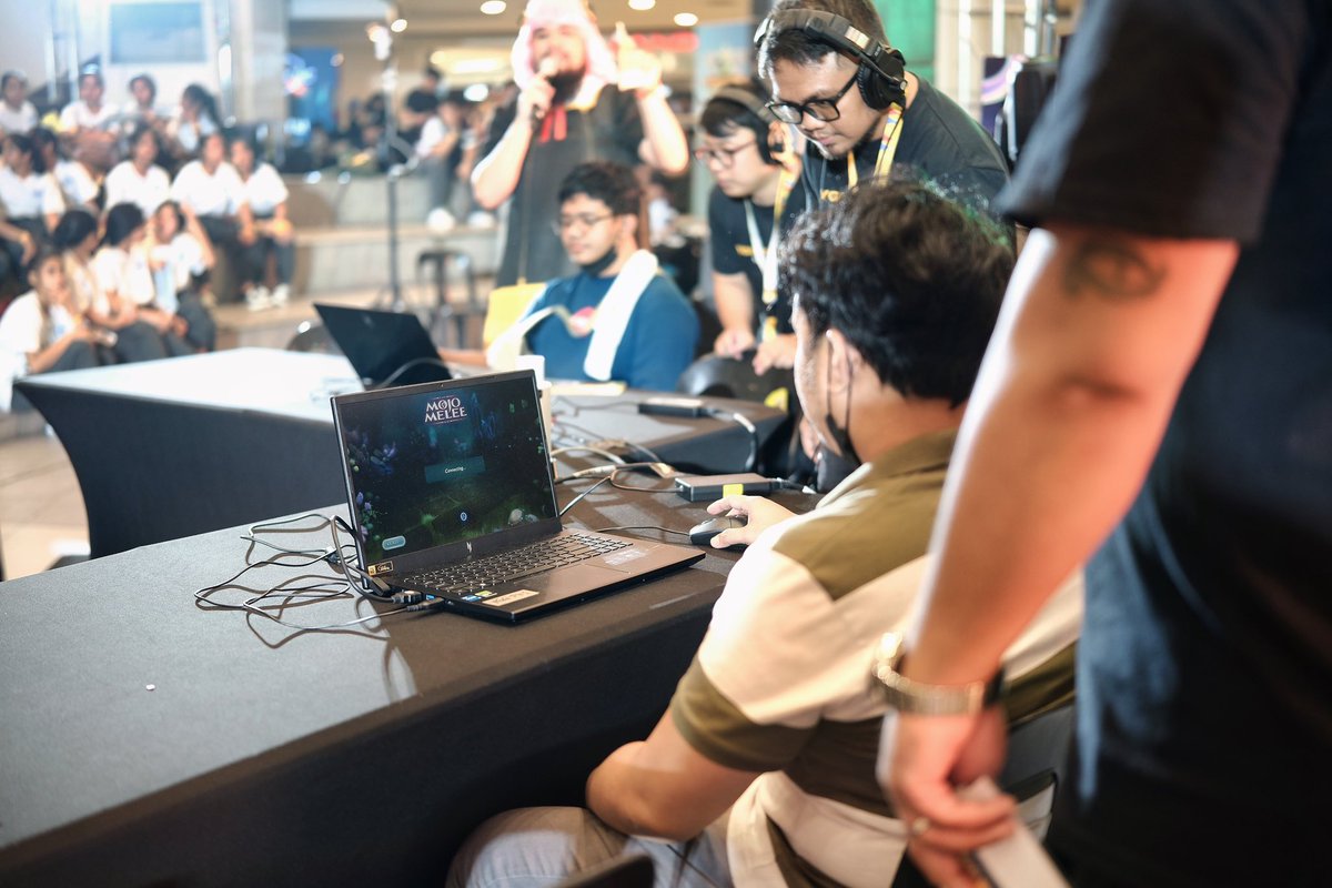 MFWCaravan's tweet image. INTERN HERE  Our #YGGRoadtripManila attendees are engaged in @PlanetMojoGames - Mojo Melee! Every move counts as @BigDaddyGMNG and @kobeph strategize their way to victory! 🔥
