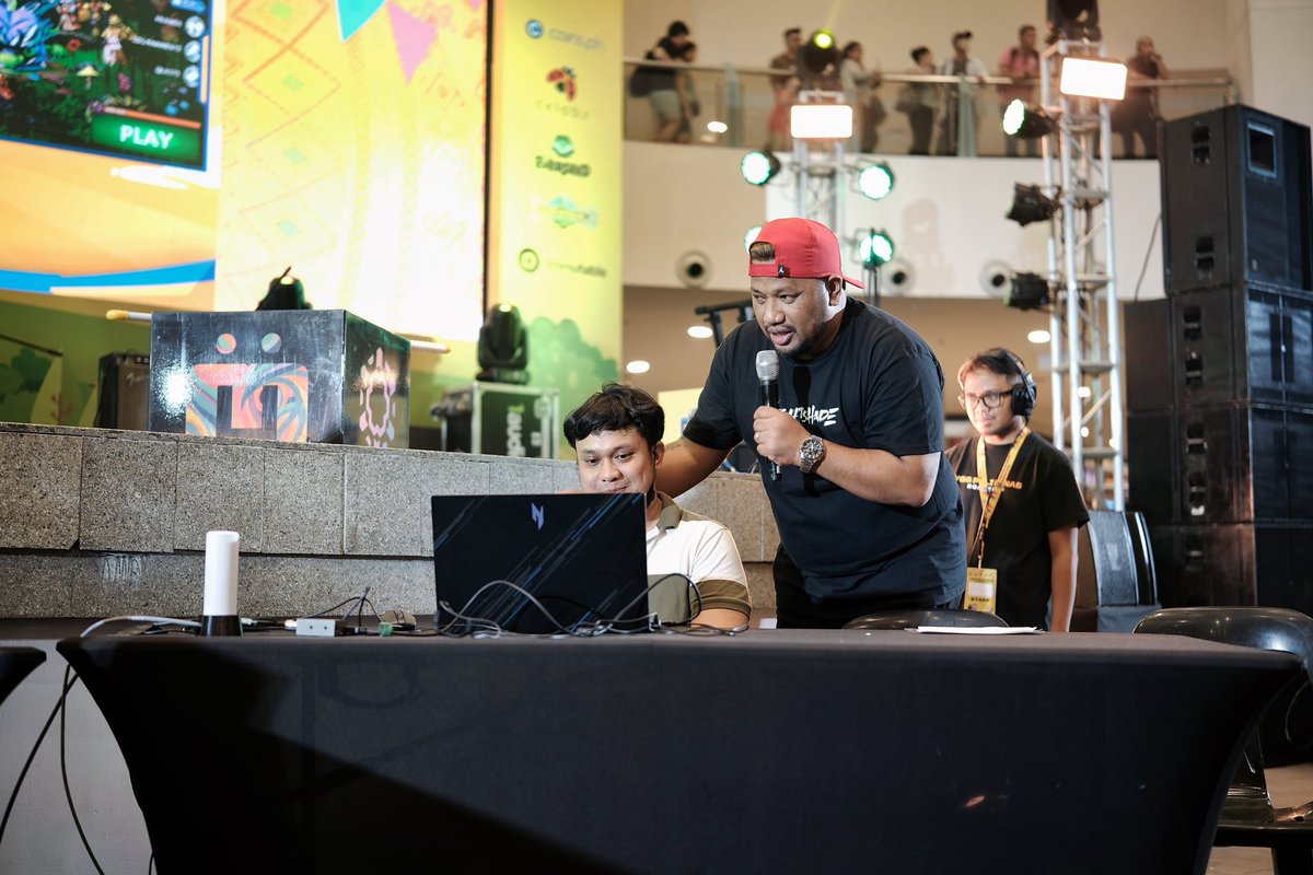 MFWCaravan's tweet image. INTERN HERE  Our #YGGRoadtripManila attendees are engaged in @PlanetMojoGames - Mojo Melee! Every move counts as @BigDaddyGMNG and @kobeph strategize their way to victory! 🔥