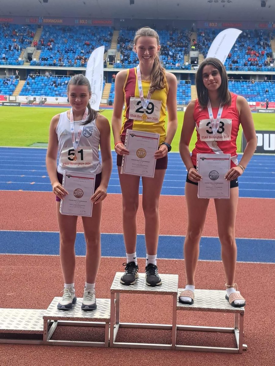 Silver 🥈 at English Schools yesterday....not particularly happy with my performance, but congratulations to Lucy who got gold! Thanks to all my supporters! <a href="/HantsSchAth1/">Hampshire Schools’ Athletics</a> <a href="/UKJavelin/">UK Javelin</a> <a href="/PGSsport/">Portsmouth Grammar School Sport</a> <a href="/EnergiseMe_/">Energise Me</a>