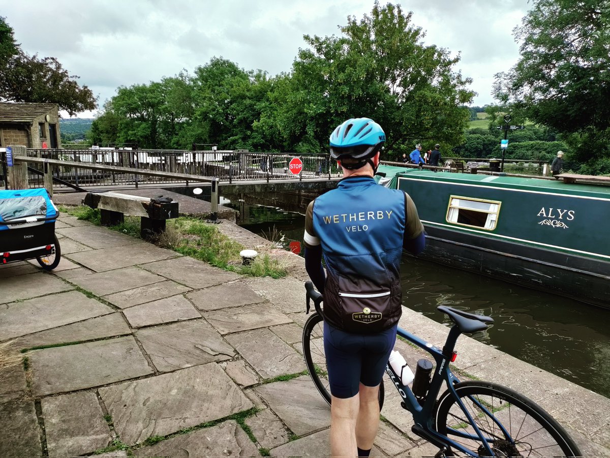 WetherbyVelo's tweet photo. The ride continued over the southern edge of Ilkley Moor to Bingley. Mighty fine replanishments from the Five Rise Café  https://t.co/rUXA2uUkfP https://t.co/LAJobyXUJ5
