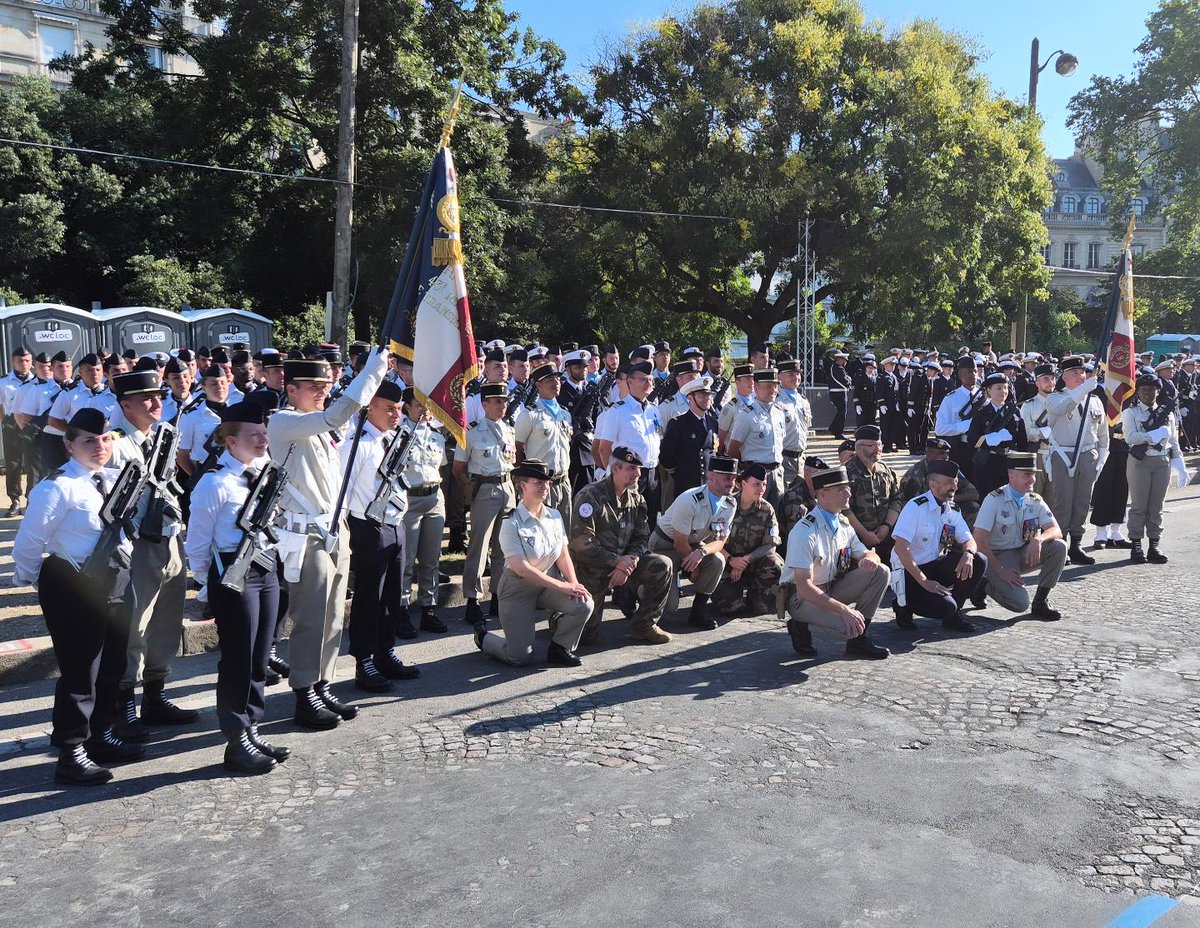 DIRISI_FR's tweet image. 🥁 C'est le grand jour pour la #DIRISI ! 

🔵 Tout le monde est en place. La fierté est palpable sur tous les visages des défilants. Plus que quelques minutes à patienter. Ils sont prêts.

Bon défilé du 14 Juillet à tous ! 

#FiersDeNosSoldats #UnirNosForces #14Juillet