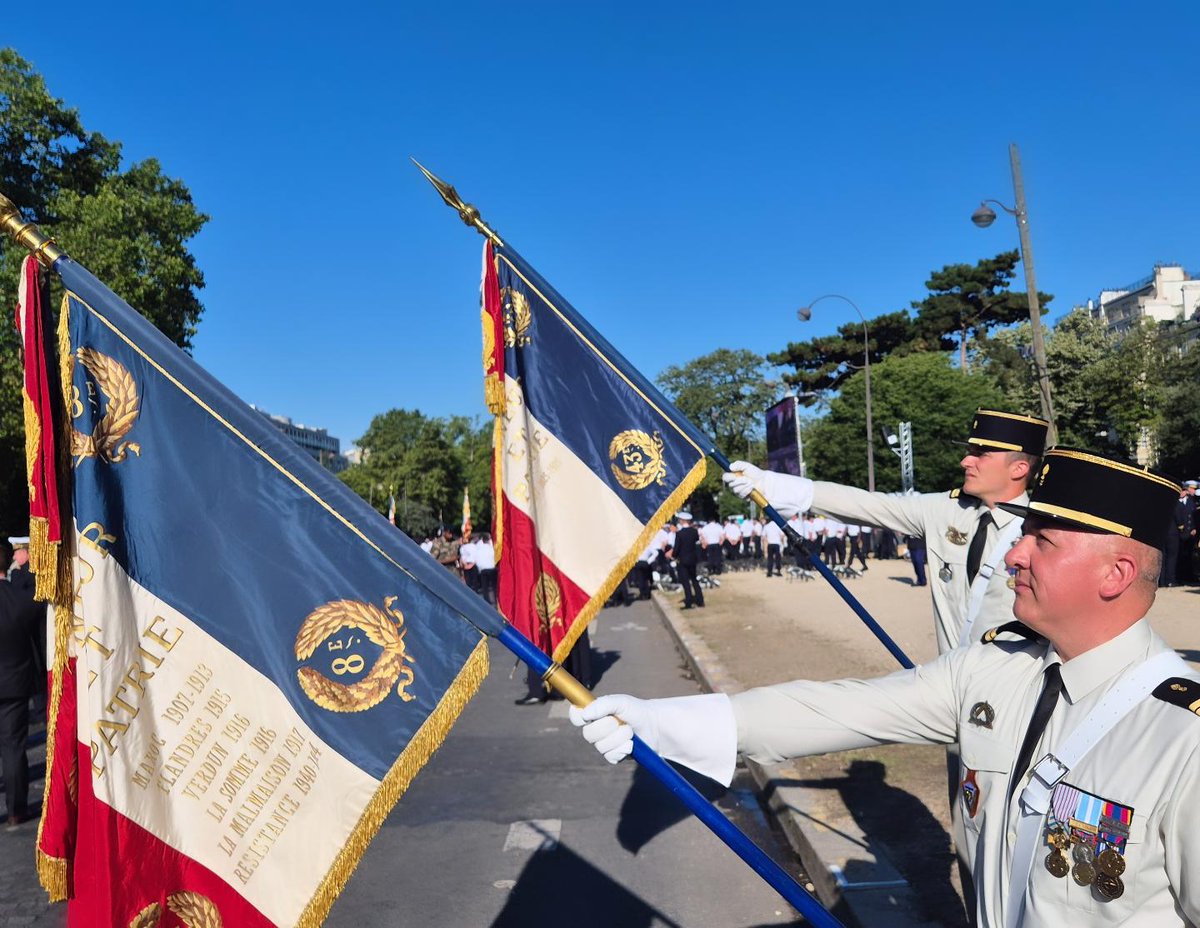 DIRISI_FR's tweet image. 🥁 C'est le grand jour pour la #DIRISI ! 

🔵 Tout le monde est en place. La fierté est palpable sur tous les visages des défilants. Plus que quelques minutes à patienter. Ils sont prêts.

Bon défilé du 14 Juillet à tous ! 

#FiersDeNosSoldats #UnirNosForces #14Juillet