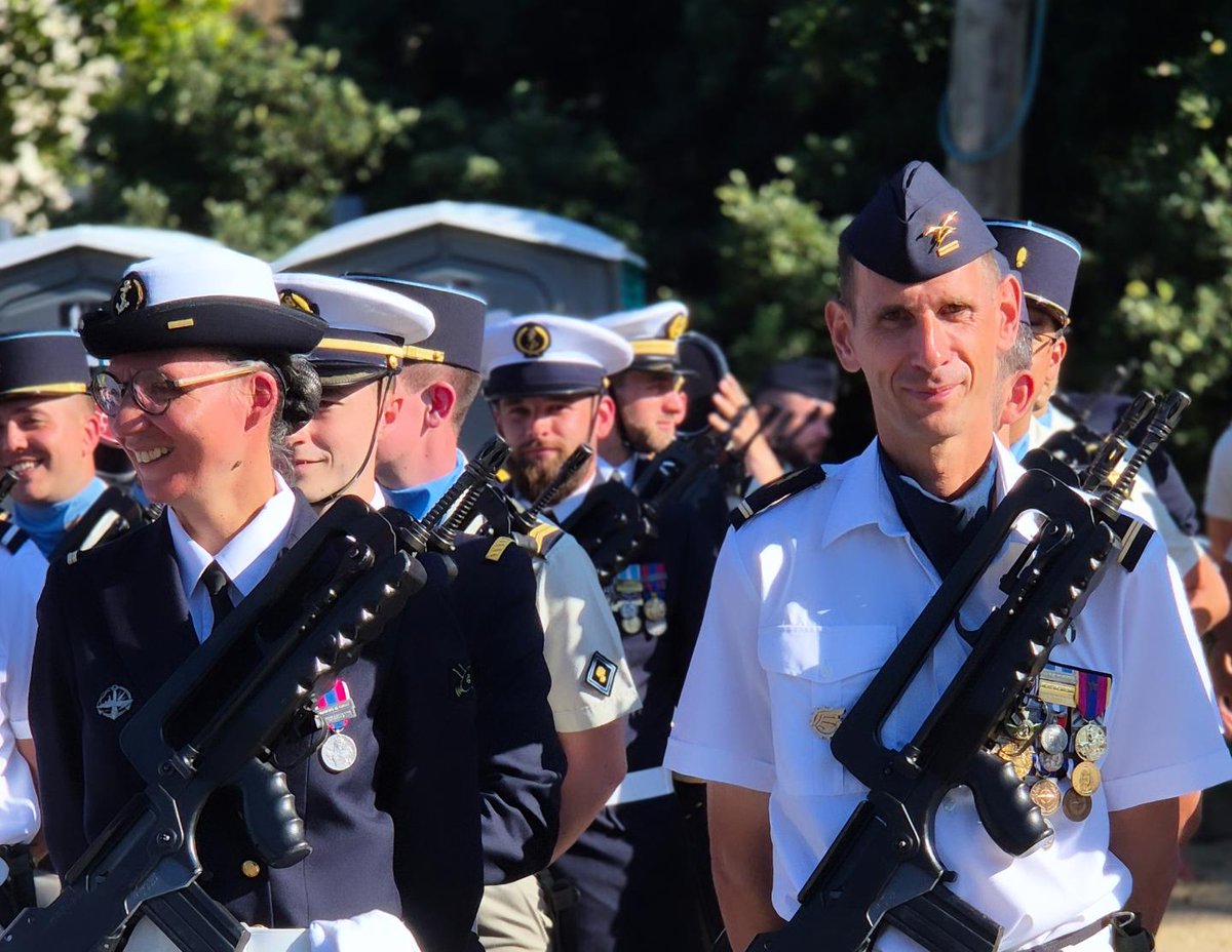 DIRISI_FR's tweet image. 🥁 C'est le grand jour pour la #DIRISI ! 

🔵 Tout le monde est en place. La fierté est palpable sur tous les visages des défilants. Plus que quelques minutes à patienter. Ils sont prêts.

Bon défilé du 14 Juillet à tous ! 

#FiersDeNosSoldats #UnirNosForces #14Juillet