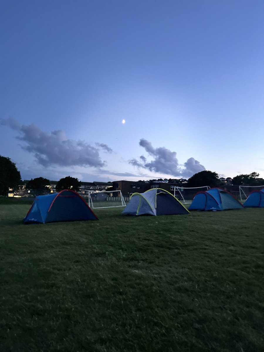 SaltdeanPrimary's tweet photo. Year 5 had the most incredible experience camping at school- thank you @bigschoolcamp #lifeskills https://t.co/kH8H4qPCzE