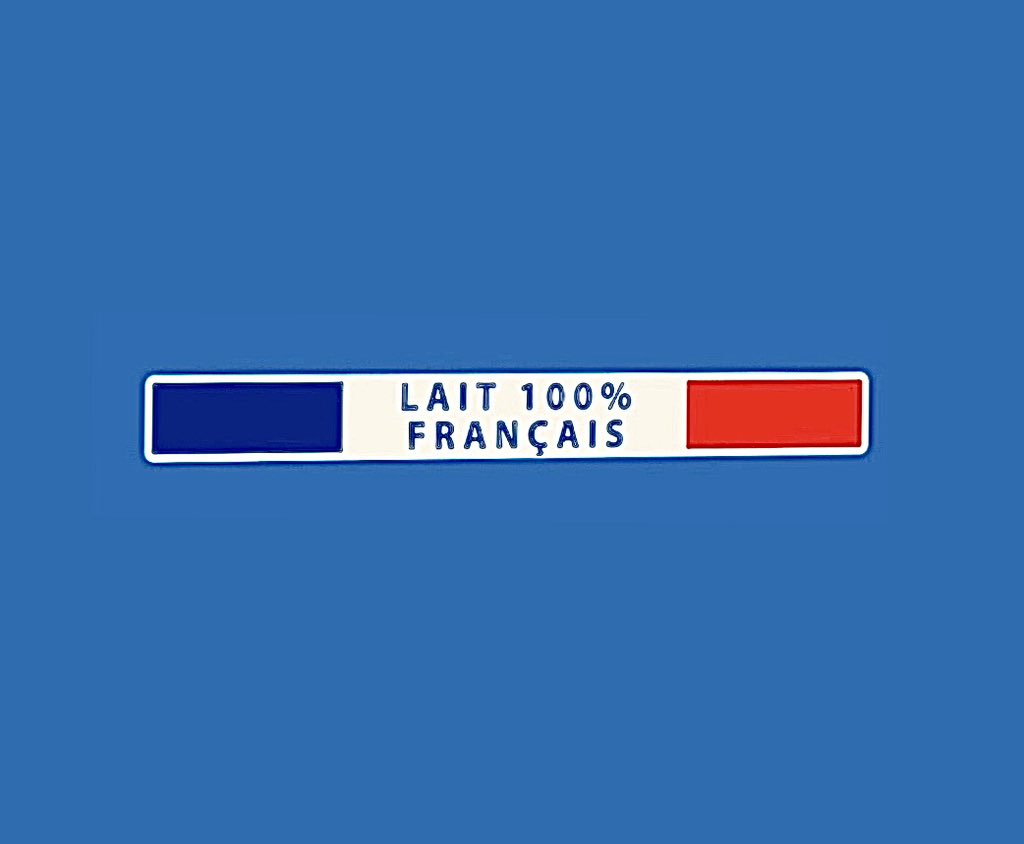 NicoChabanne's tweet photo. Ce matin en France à 6h du matin tous les producteurs de lait ont fait leur 1ère traite de la journée et à 18h ce soir ils recommenceront comme ils le font tous les jours de l’année, Noël, Pâques, week-end ou jours fériés. Achetons des produits français 🇫🇷 faits par les producteurs proches de chez nous. Ils bossent dur pour nous nourrir chaque jour et ils ont besoin de notre soutien pour pouvoir continuer à le faire. Les protéger c’est nous protéger tous. Bonne fête nationale à tous et bon dimanche #14Juillet #SoutienAuxProducteurs #LePatronCestLeConso