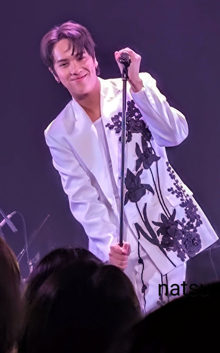 LLLXiLusNjfZJhq's tweet photo. めっちゃ可愛かった
KristのCall Meを歌ってくれました💗
そして当然みんなにcallすることを求めはる😂
#KristCallMe
#NanonConcertTourJP
#NanonConcertInTokyo
#mynameisnanon https://t.co/phVCQ7IYNh