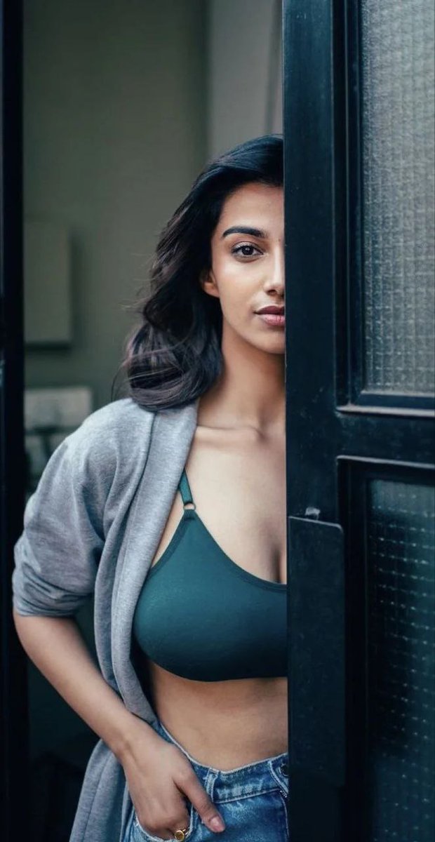 alphaman_111's tweet photo. Flirty Questions to Ask a Girl To Get to Know Her  better

- Female Psychology Thread - https://t.co/mHvtTneNoB