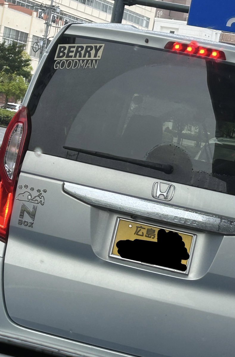 ak22bok's tweet photo. お出かけしたら前の車がべりふぁむさんだった🥰🫰
なんか嬉しかったよ〜☺️
(盗撮ごめんなさい。)

#ベリーグッドマン
#べりふぁむ
#広島 https://t.co/ZjpnpOpsfH