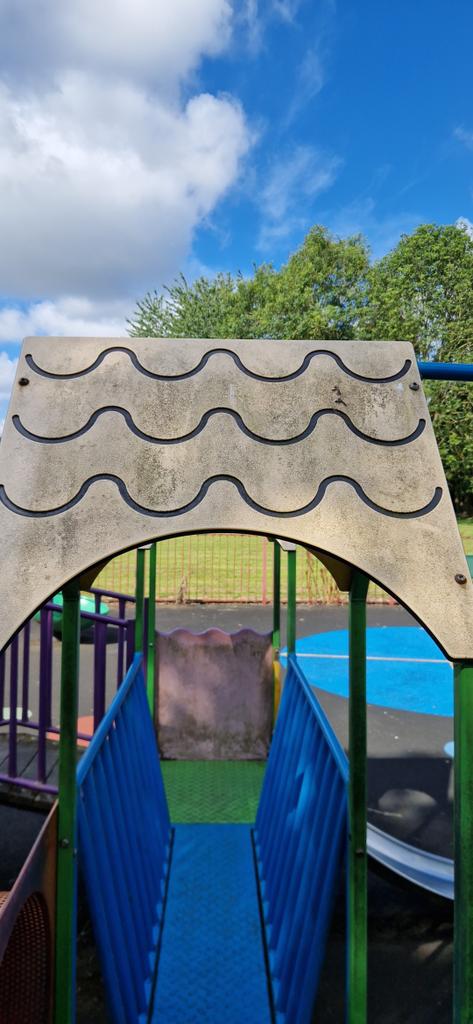 jsephto's tweet photo. Come on @KnebworthLisa can the park have a clean please theres younguns crawling around this  @KnebParkCC https://t.co/0N49Za5kPN