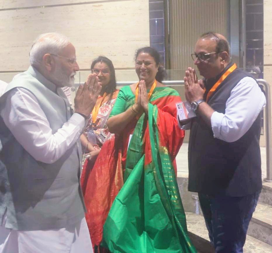 KrishnaHegde_SS's tweet photo. Happy to again meet with 3rd time Prime Minister of our great Country..India, Hon Shri @narendramodi ji..
#OrderofStAndrew
#MumbaiDevelopmentFunds
#Mahayuti
@Shivsenaofc @BJP4Maharashtra @MumbaiNCP https://t.co/NesL9d3y5N