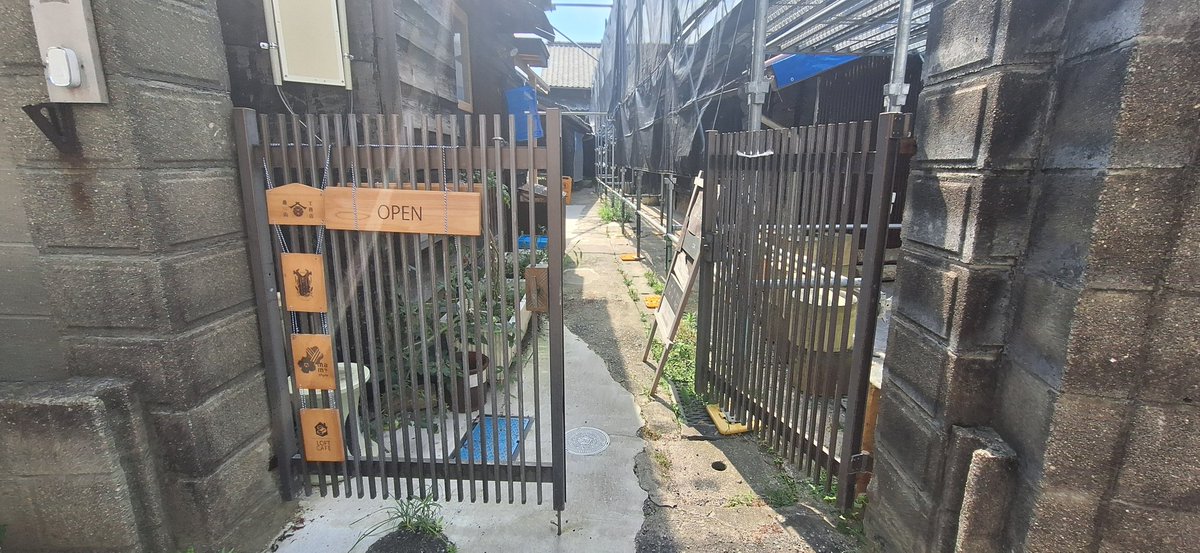 favi_chita's tweet photo. 7/6(土)の常滑カフェ。
常滑市奥条にある、LOFT CAFEにて、氷点下ソーダイチジク味をいただきました♪
場所はすごく隠れ家というか民家みたいなので見つけにくいとこでしたが、雰囲気よく、ソーダも冷たくて美味しい♪
#常滑 #常滑カフェ #LOFTCAFE https://t.co/Sv7Fmb29ee