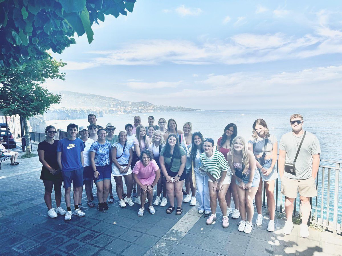 The Musketeer Horde  prepares from Sorrento to invade Rome! #3hrsbybus #thisisAWESOME #LOVEtheseKIDS #redbud132