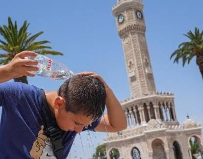 İzmir’de önümüzdeki hafta hissedilen sıcaklık 52 dereceye ulaşacak.