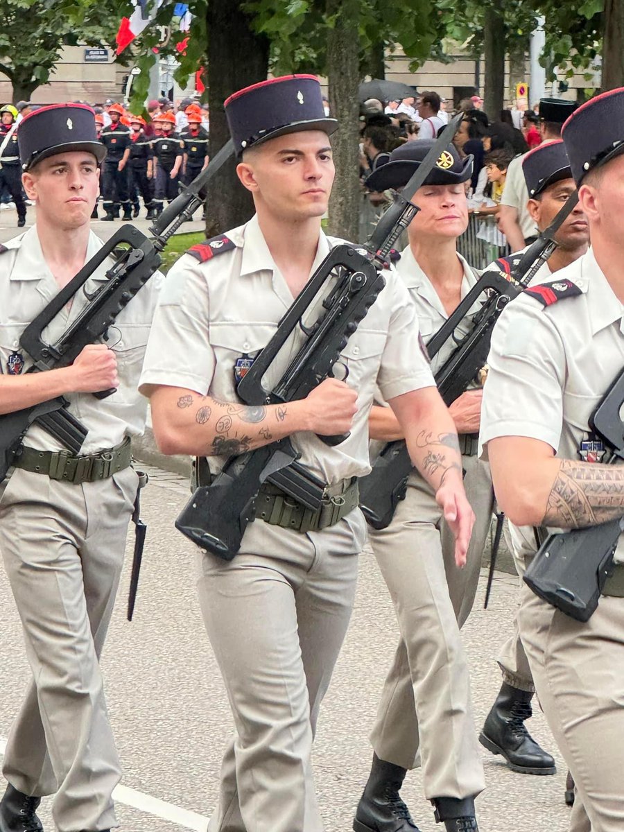 PJakubowicz's tweet image. Belle fête nationale à toutes et à tous ! 🇫🇷

En ce 14 Juillet, célébrons notre beau pays, la #France, et ce bien si précieux que nous avons en commun, la #République. 

Infinie reconnaissance à nos #soldats, #gendarmes, #policiers, #pompiers, forces de secours et de protection à