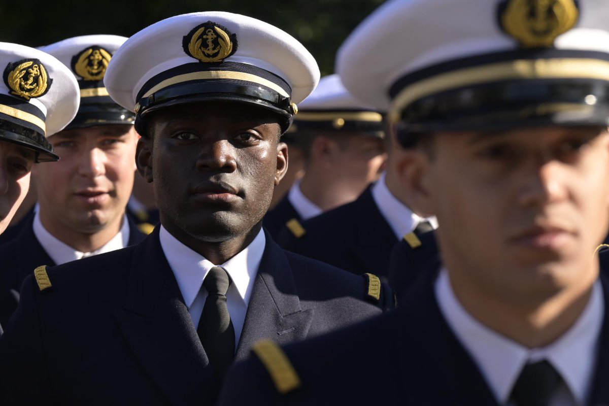 Aujourd’hui la Marine et les marins défilent dans les villes de🇫🇷. La fête nationale est une occasion de rencontrer des Armées avec les Français. Cette année les marins ont été engagés en opérations sur toutes les mers du monde. C’est une fierté de les voir ainsi mis à l’honneur.