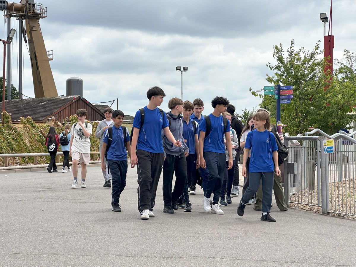 GreyCourtTweets's tweet photo. The weather gods were benign on Friday as year 10 attempted as many of the "big 5" at Thorpe Park as queues would allow. #Activityweek #Greycourt #Yr102024 https://t.co/iwydEG6rIg