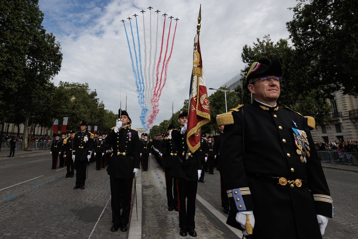 [ #LiveTweet I #14juillet ]

👏Félicitations à nos élèves et à nos cadres militaires de l’École @polytechnique pour ce défilé du 14 juillet !