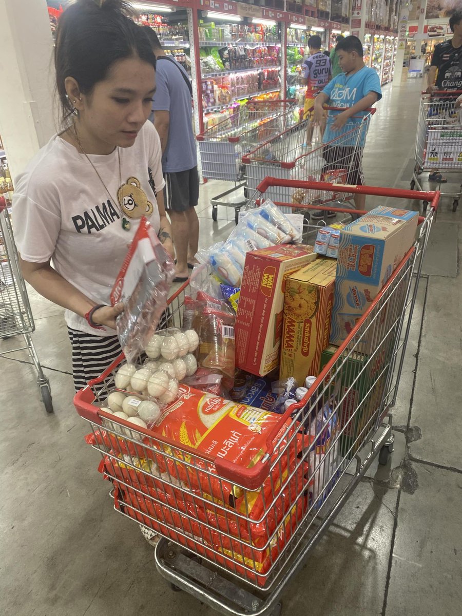Bomkeekook's tweet photo. ถ้าถามว่าเงินวาดรูปได้ไปไหนหมด‼️
#ผมไม่ได้รวยที่สุดแต่ผมมีความสุขที่สุด
#ขี้คุกเขียนรูปครับ https://t.co/ITFRQcLhNq