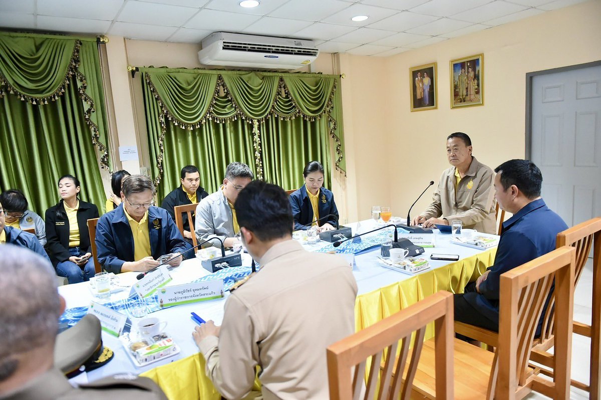 ployiseau's tweet photo. จิราพรสินธุไพร รัฐมนตรีประจำสำนักนายกรัฐมนตรี ร่วมประชุมร่วมกับส่วนราชการที่เกี่ยวข้องเพื่อติดตามความคืบหน้าผลการดำเนินงานในด้านต่าง ๆ ณ ห้องประชุม กองบิน 3 จังหวัดสระแก้ว 

@j_sindhuprai #จิราพรสินธุไพร https://t.co/sPEpD4IiQL