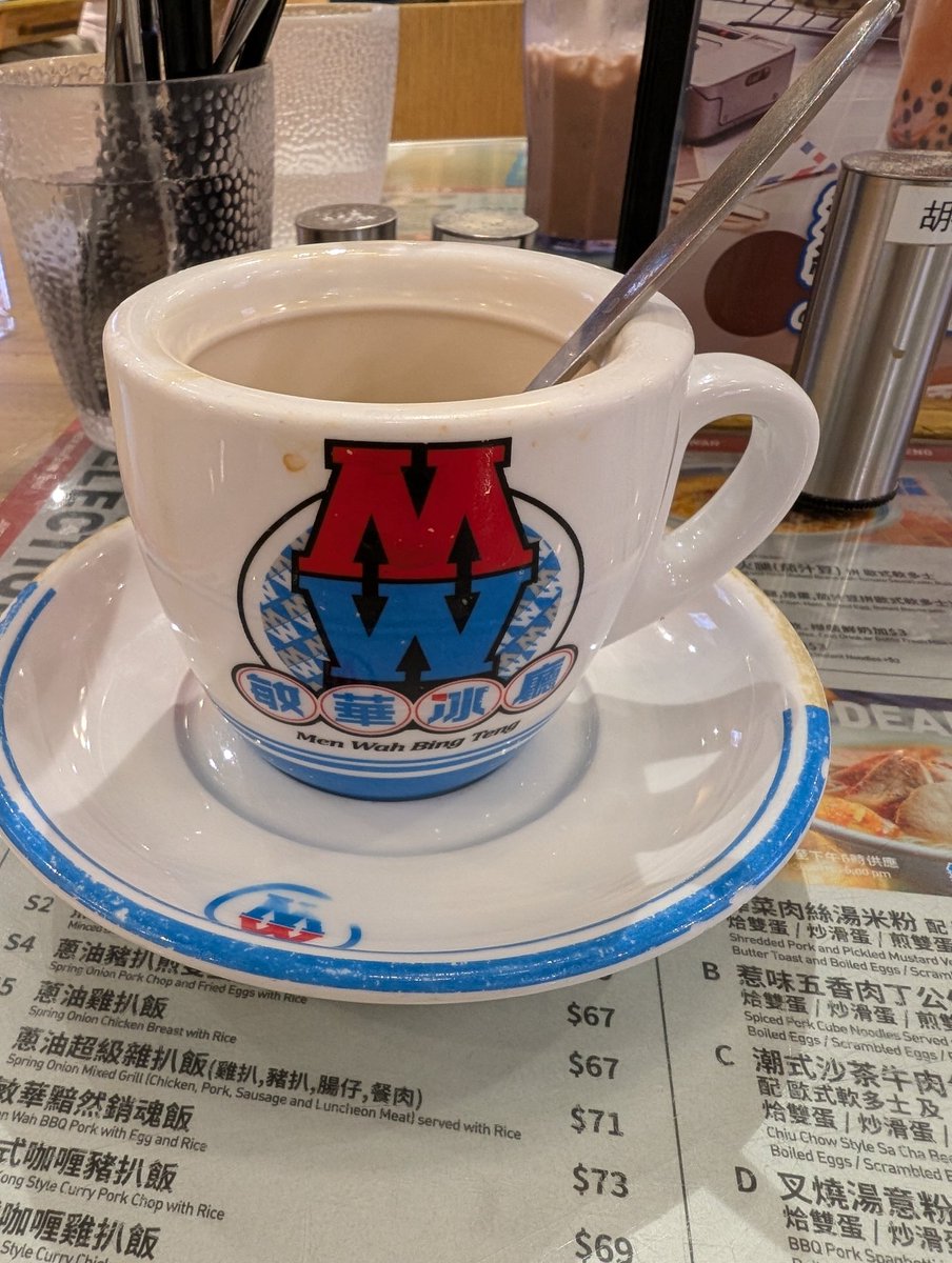 昨晚在這家餐廳吃飯，等了近二十分鐘才上却上錯了，收走之後又等了十分鐘,煎蛋又變成炒蛋🫡餐廳经理全程燥底，不停地嬲員工，當時客人也不多并不忙，不知這大牌連鎖餐廳怎么變這樣？當然價格沒退,看來香港人北上還是有原因的。