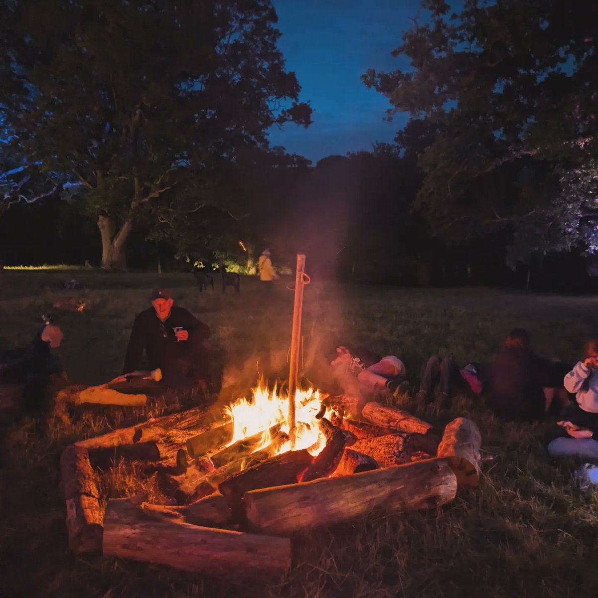 AlisonDayani's tweet photo. Highlights from dreamy @AlsoFestival of wellbeing, comedy &amp; music in #Warwickshire. @sarapascoe to @amateuradam where people wear flowers in hair &amp; chilled out from yoga, cheese/ wine tasting &amp; #wildswimming in stunning lake only open once a year. A festival to add to #bucketlist https://t.co/XHrGE7ADPv
