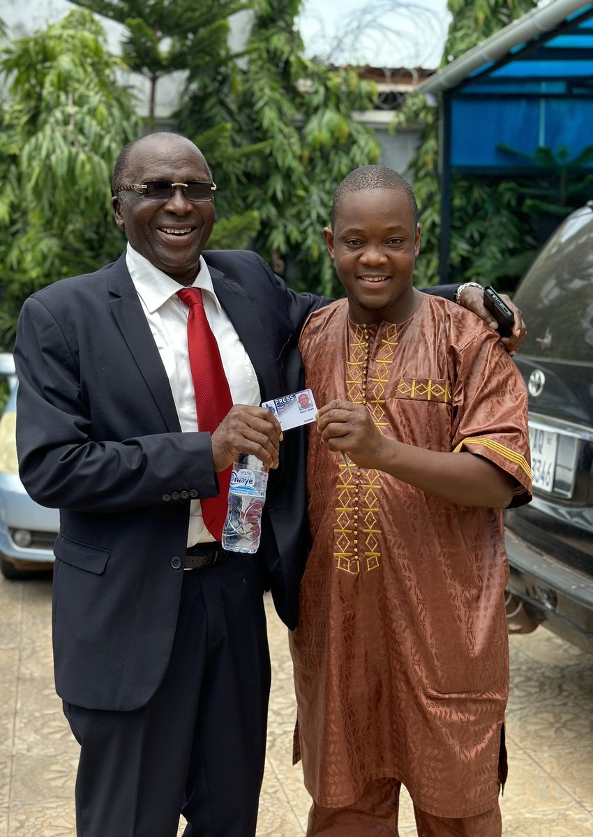 J’ai reçu ma carte <a href="/AIPSmedia/">AIPS MEDIA</a> (Association Internationale de la Presse Sportive), hier samedi 13 juillet 2024 à la maison de la presse de Guinée. Moment solennel avec le doyen Gaoussou Diaby, une légende du micro sportif !