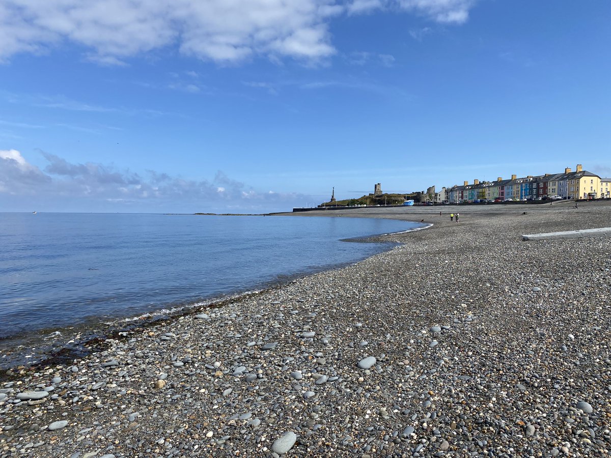 hanshare's tweet photo. Beautiful morning in #Aber - sea is still, dolphins feeding and fish jumping ❤️🐟🐬

#Aberystwyth #AberLife https://t.co/0keX55ariq