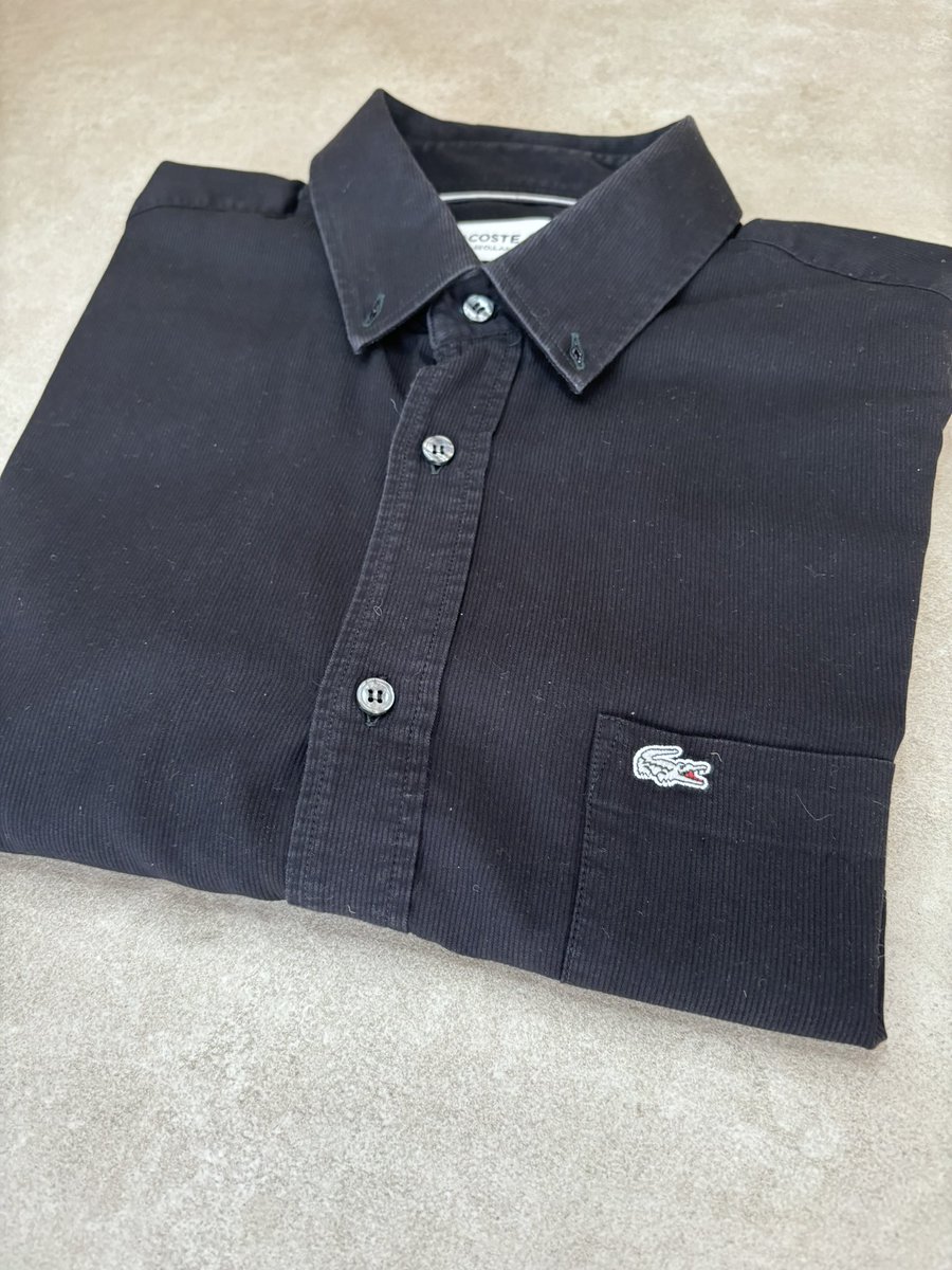 dressingvinted's tweet photo. Arrivée du jour Chemise Lacoste côtelé 
Rdv sur mon vinted https://t.co/fRmcA4W9uB https://t.co/b7nGm89b0L