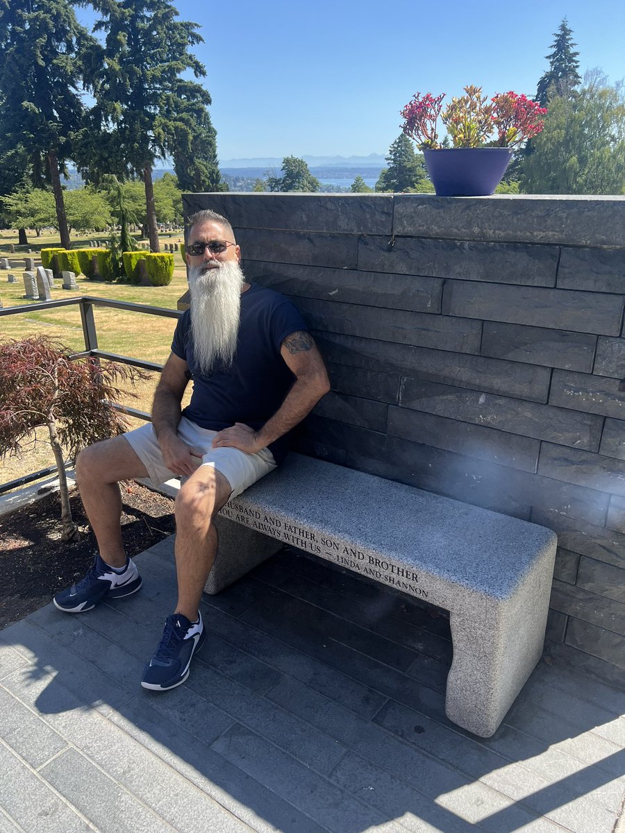 RayPalomino03's tweet photo. Visiting Bruce &amp; Brandon Lee’s grave https://t.co/RcfINilYqz