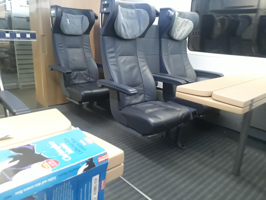 Rako_2003's tweet image. Angenehmes Reisen so ganz ohne andere Menschen im Abteil... 😎🤗

#ice #deutschebahn #reiselust