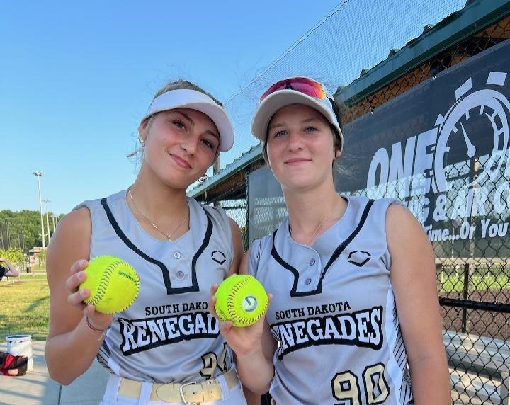 Lots of Home Runs today, Saturday  7/13 at the Top Gun Elite Championship for 16U National -Vortherms.

TWO Home Runs
-Kierra LuboVich  
-Madelyn Ducheneaux 
- Kennedy  Fitts

One Home Run
-Jayci Olson
-Lainey Van Zee

Way to go Rennies!!!