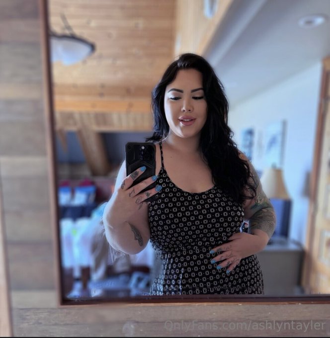 Who wants to go to the beach with me? 🌊 https://t.co/qR47bcJdVA