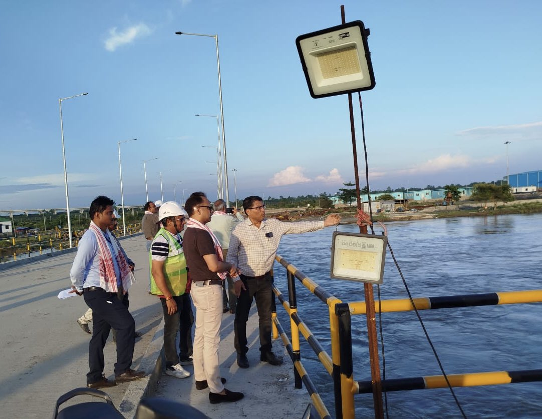 IWAI_ShipMin's tweet photo. Vice Chairman & senior officials of @IWAI_ShipMin visited #Bogibeel #Cargo cum #Tourist #Terminal & reviewed the progress of extension works along with @IPRCL_Mumbai Engineers. They also examined the proposed land available for setting up New Maritime Centre at #Dibrugarh https://t.co/otALsSBuNV