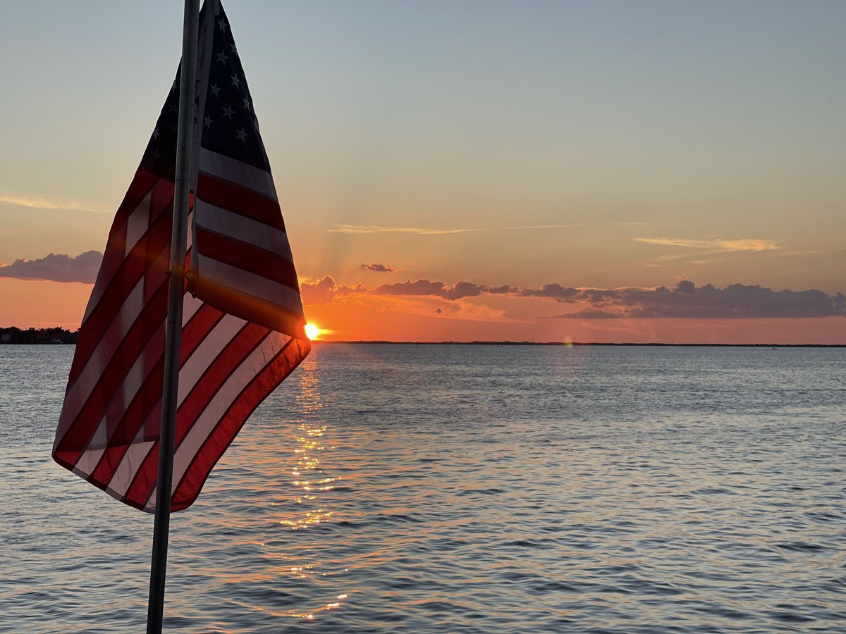 iTrade2's tweet image. Life flashes before your eyes a few times during everyone’s lifetime.  This is a moment that flashed in front of everyone!  Maybe it will bring more people together, I hope no violence breaks out  it is what they want.  #FreeTrump #SaveAmericaFirst #Freedom #Bitcoin2024