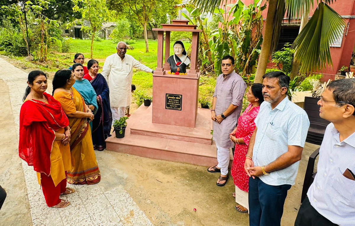 AmitShah4BJP's tweet image. એક પેડ માં કે નામ અભિયાન અંતર્ગત આજે અમદાવાદના એલિસબ્રિજ વિધાનસભાના પાલડી વોર્ડ વિકાસગૃહના પ્રાંગણમાં કાઉન્સિલરશ્રીઓ, ટ્રસ્ટીશ્રીઓ તથા સંગઠન પદાધિકારીશ્રીઓ સાથે વૃક્ષારોપણ કર્યું.

#mission3million #TreesforLife #Treesforoxygen #ellisbridgevidhansabha #bjp4ellisbridge #missiontmt