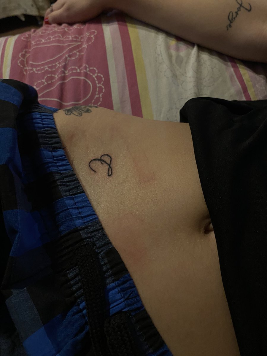 jossier15's tweet photo. ella me pregunto si enserio la quiero y para que no lo dude más me tatue su inicial😚 https://t.co/ky0e3DMpPO
