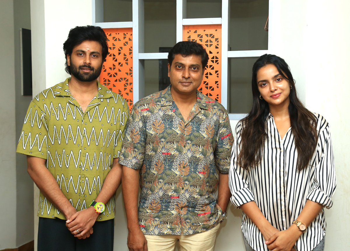 onlynikil's tweet photo. An action entertainer Starring @i_amak @shaamactor @itsNarain in lead, titled #NodikkuNodi kickstarted with Pooja Ceremony ✨
Produced by @Noxstudiosindia A.Arockiadass
Directed by @AdirajVijay
@namritha_mv @iMariaJuliana @kayoas13 @actor_MuraliRK @adithya_kathir @gopinath_dop @amrishofficial @ARichardkevin @RamalingamTha @Dineshkasi1 @Viveka_Lyrics #Rajasundaram @gkannan41398977 @balu_nimo