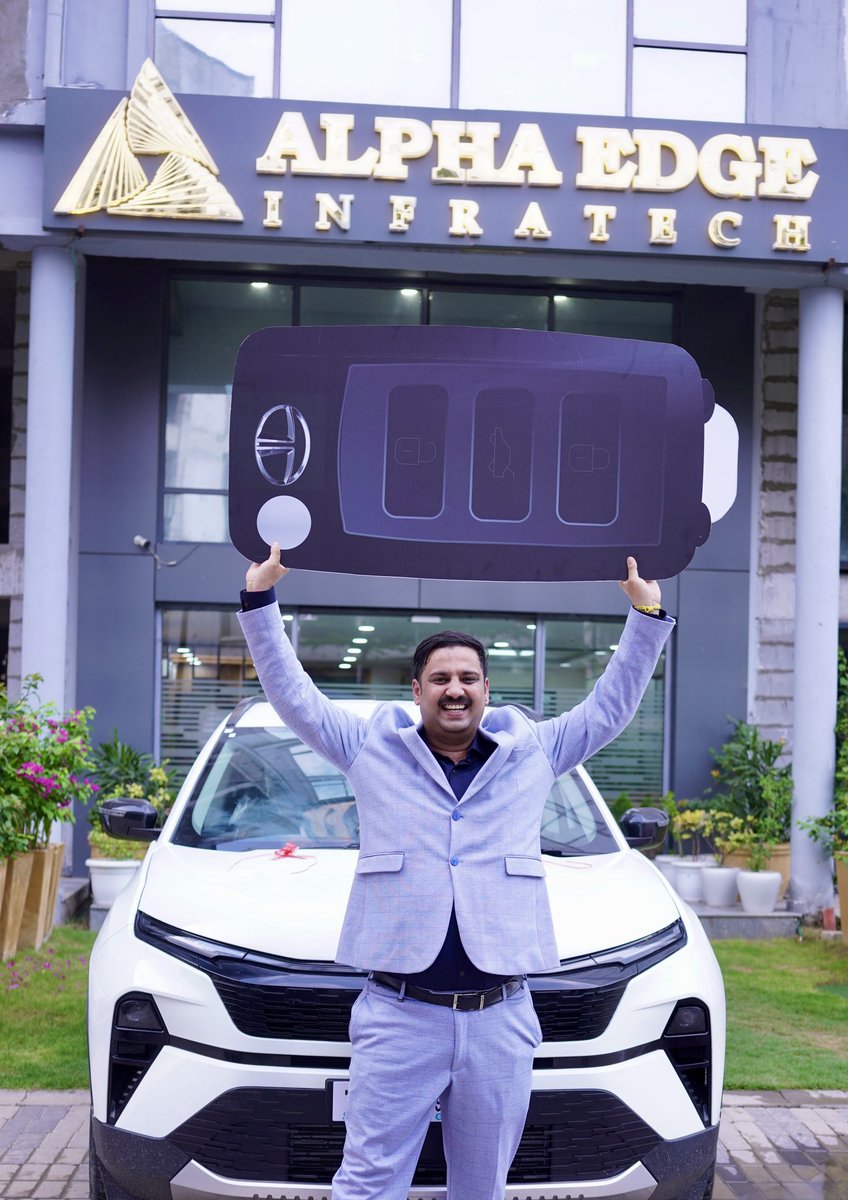 alphaedgeinfra's tweet photo. Congratulations to our Alphaite Mr Lokesh for this marvellous achievement of brand new TATA HARRIER Car. Your hard work and dedication have truly paid off. May it bring you countless enjoyable drives and wonderful memories.
#alphaedgeinfratech #career #realestate  #somyachopra https://t.co/DR9AespqnB
