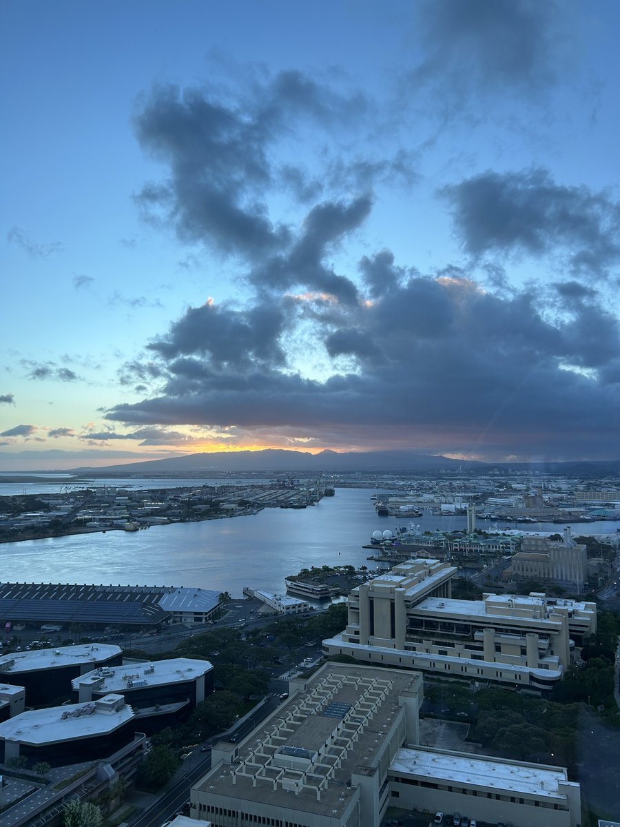 BakerxTyler's tweet photo. New apartment view is crazy https://t.co/r9LtIXXHdK