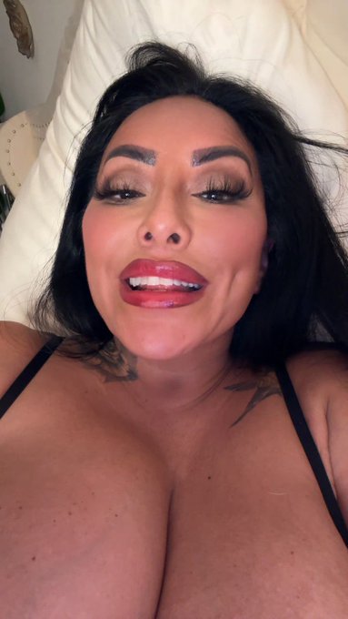 theonlykiaramia is live now! https://t.co/XjeHoEOmw7 https://t.co/0rOvADKLnS